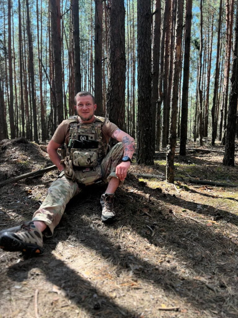 Військовий Віталій Пріхненко — командир гармати 27-ї артилерійської бригади, який пройшов ООС та повномасштабну війну.