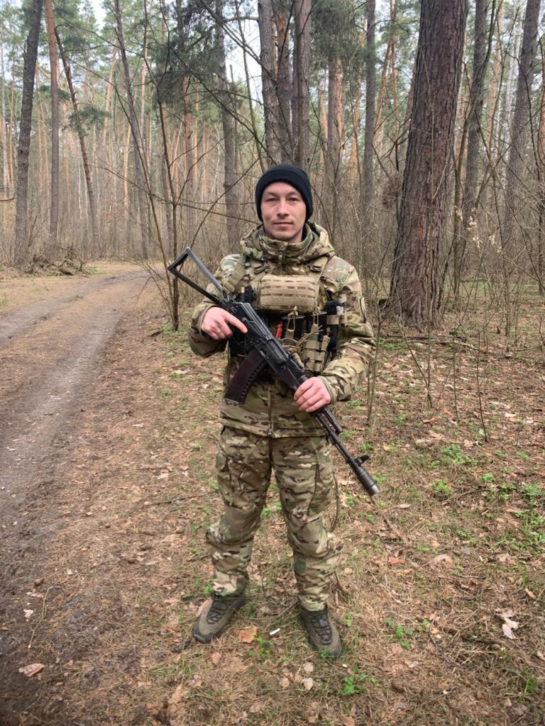 Артилерист із позивним «Бармен» під час служби у складі 27-ї окремої артилерійської бригади імені Петра Калнишевського.