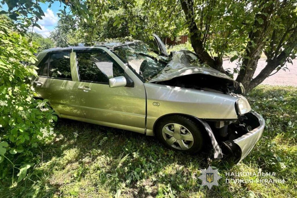 На Охтирщині поліція встановлює обставини ДТП, у якій травмувалися дві жінки.