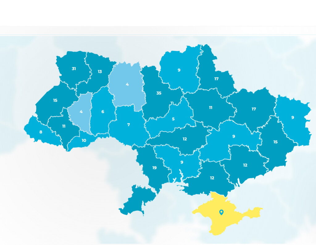 Карта України із зазначенням кількості рекомендованих медіа в кожній області. На карті показано розподіл медіа за регіонами: найбільше рекомендованих медіа у Київській області — 35, Львівській — 31, Одеській — 19, Харківській та Сумській — по 17. Сумська область виділена як регіон, де до Мапи рекомендованих медіа увійшли 17 редакцій.