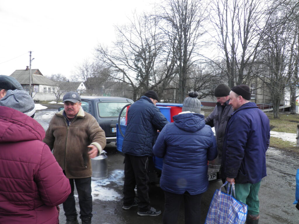 гадали молочне господарство, допомогу людям і жнива під обстрілами.