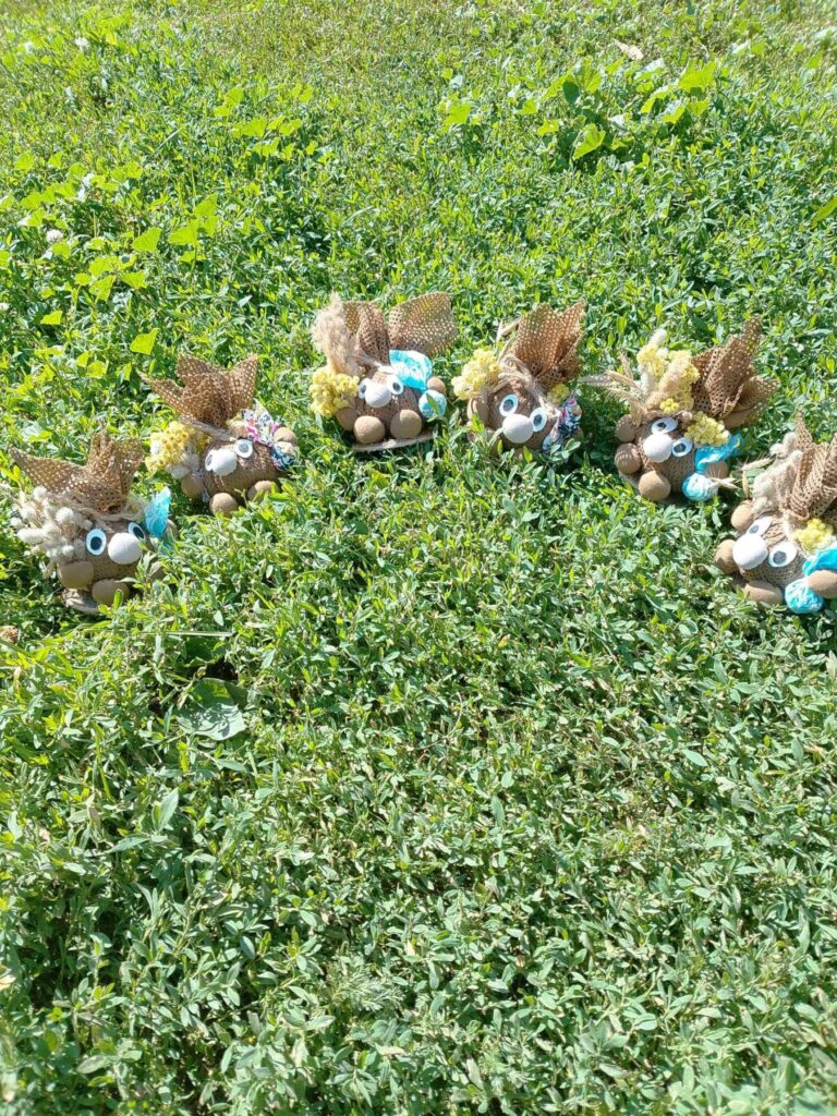 Домовички-лісовички з лікарськими травами, виготовлені працівницями Крамчанського клубного закладу