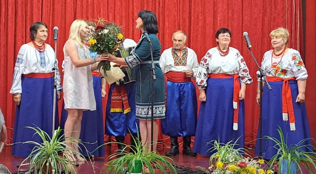 Артисти Великописарівської та Комишанської громад виступають для медиків