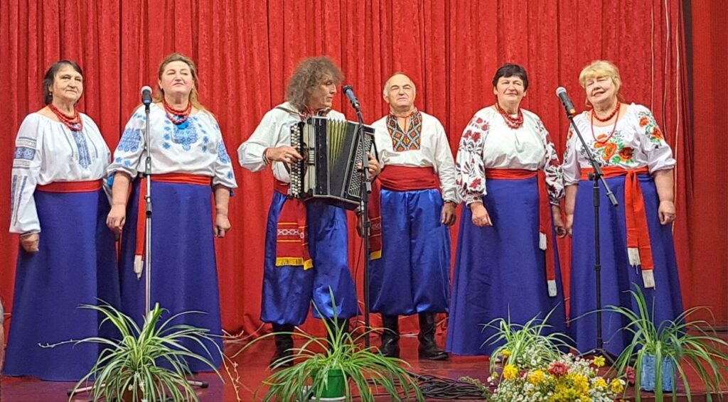 Артисти Великописарівської та Комишанської громад виступають для медиків