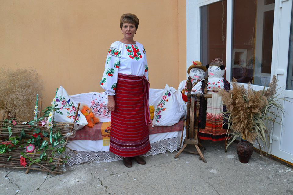 Пані Людмила не лише керує закладом культури, а й бере активну участь у підготовці свят і творчих заходів.