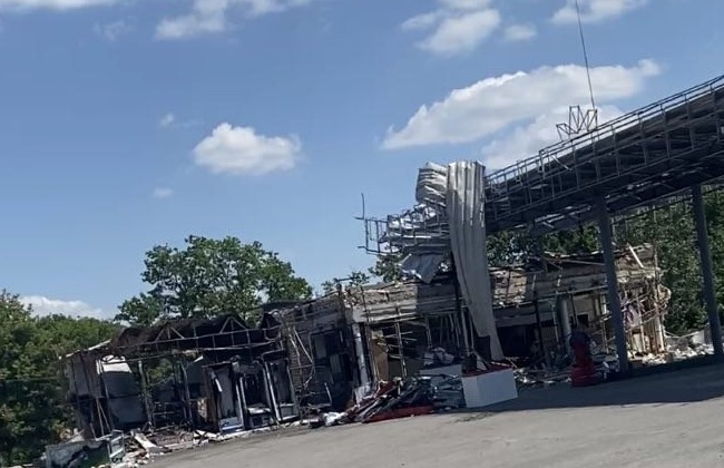 Зруйнована АЗС в Охтирському районі після ворожого обстрілу
