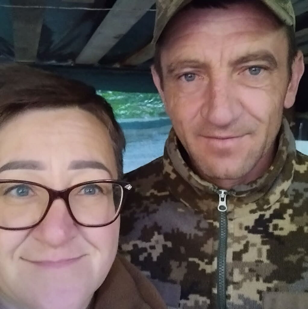 Джульєтта Шевчук із чоловіком Василем під час служби.