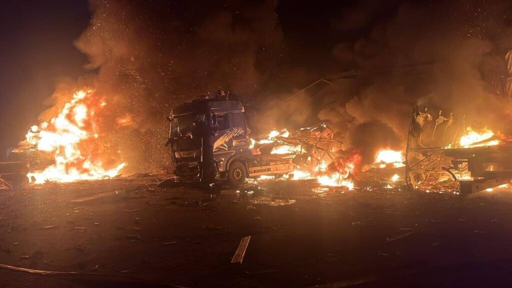 У ніч проти 28 серпня внаслідок масованої ворожої атаки було знищено сортувальні центри Нової пошти в Сумах та на Київщині.