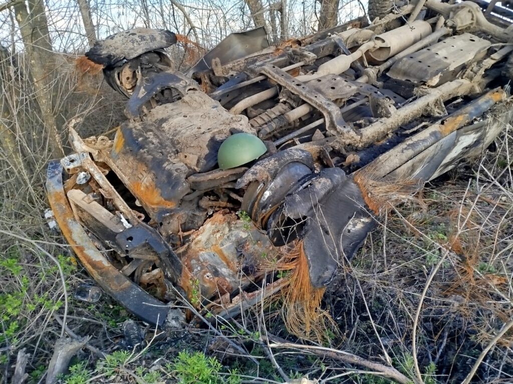 знищена автівка воїнів